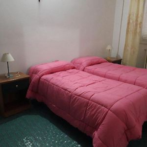Camera grande con letto queen size